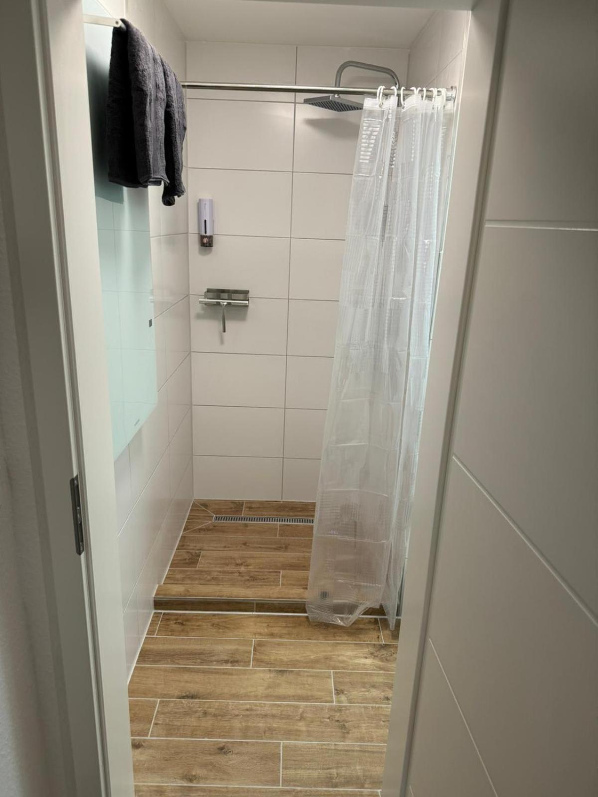 Studio Zimmer In Innenstadt Karlsruhe Eksteriør bilde